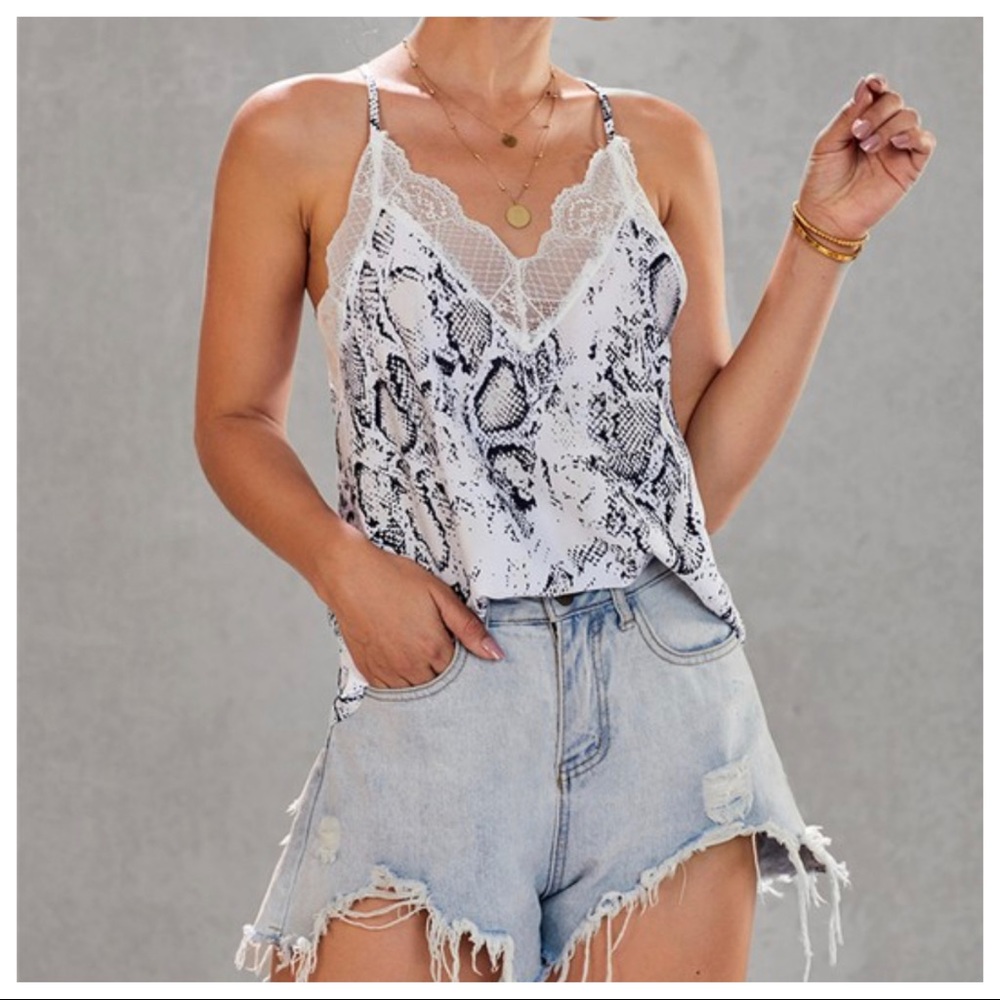 BEAUTIFUL CHIC LACE CAMI TANK - Picture 8 of 10